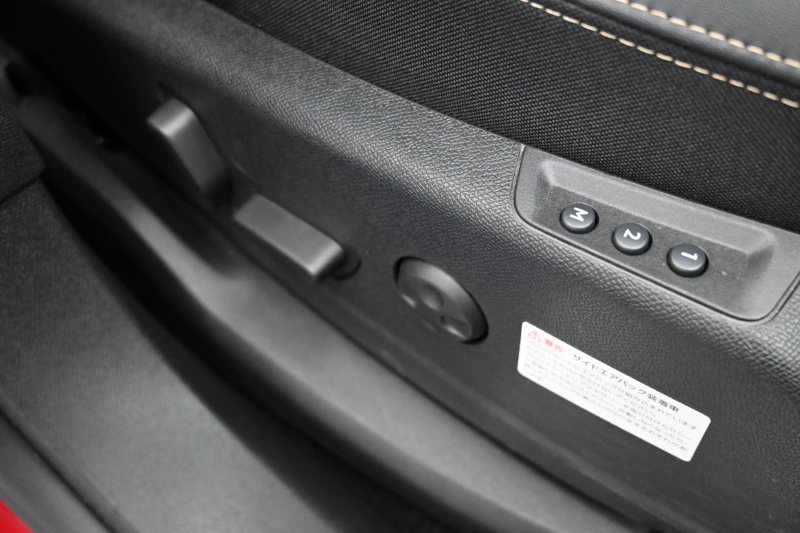 プジョー 3008 GT ﾌﾞﾙｰHDi ﾌﾞﾗｯｸﾊﾟｯｸ 　190台限定特別仕様車 後期ﾓﾃﾞﾙ 1ｵｰﾅｰ ACC LKA ﾊｰﾌ革 ﾊﾟﾉﾗﾏR CarPlay 360ｶﾒﾗ 前後ｺｰﾅｰｾﾝｻｰ 専用19ｲﾝﾁAW&ﾌﾞﾗｯｸﾃﾞｺﾚｰｼｮﾝ　2年保証付