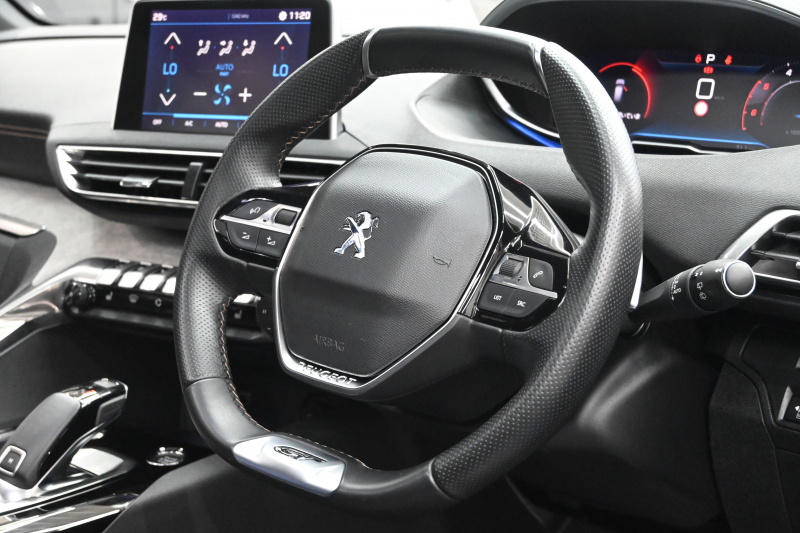 プジョー 3008 GT ﾌﾞﾙｰHDi ﾌﾞﾗｯｸﾊﾟｯｸ 　190台限定特別仕様車 後期ﾓﾃﾞﾙ 1ｵｰﾅｰ ACC LKA ﾊｰﾌ革 ﾊﾟﾉﾗﾏR CarPlay 360ｶﾒﾗ 前後ｺｰﾅｰｾﾝｻｰ 専用19ｲﾝﾁAW&ﾌﾞﾗｯｸﾃﾞｺﾚｰｼｮﾝ　2年保証付