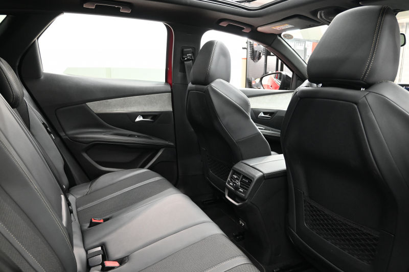 プジョー 3008 GT ﾌﾞﾙｰHDi ﾌﾞﾗｯｸﾊﾟｯｸ 　190台限定特別仕様車 後期ﾓﾃﾞﾙ 1ｵｰﾅｰ ACC LKA ﾊｰﾌ革 ﾊﾟﾉﾗﾏR CarPlay 360ｶﾒﾗ 前後ｺｰﾅｰｾﾝｻｰ 専用19ｲﾝﾁAW&ﾌﾞﾗｯｸﾃﾞｺﾚｰｼｮﾝ　2年保証付