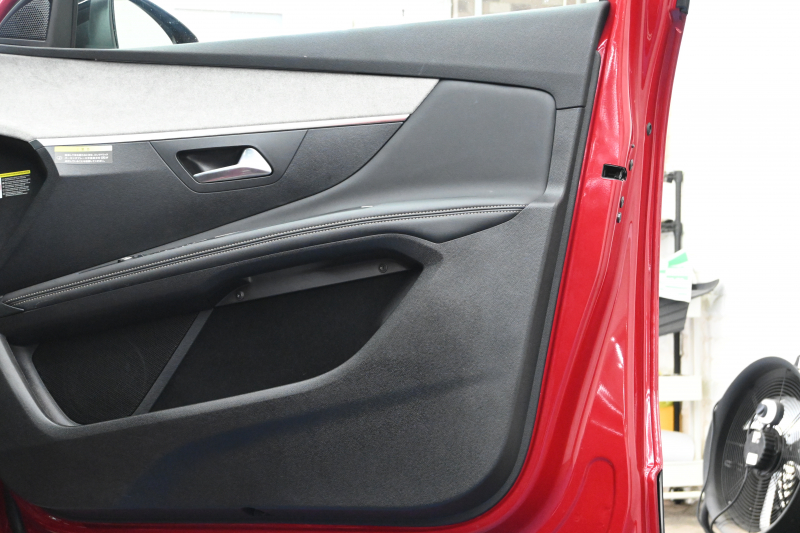 プジョー 3008 GT ﾌﾞﾙｰHDi ﾌﾞﾗｯｸﾊﾟｯｸ 　190台限定特別仕様車 後期ﾓﾃﾞﾙ 1ｵｰﾅｰ ACC LKA ﾊｰﾌ革 ﾊﾟﾉﾗﾏR CarPlay 360ｶﾒﾗ 前後ｺｰﾅｰｾﾝｻｰ 専用19ｲﾝﾁAW&ﾌﾞﾗｯｸﾃﾞｺﾚｰｼｮﾝ　2年保証付