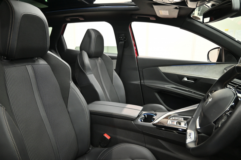 プジョー 3008 GT ﾌﾞﾙｰHDi ﾌﾞﾗｯｸﾊﾟｯｸ 　190台限定特別仕様車 後期ﾓﾃﾞﾙ 1ｵｰﾅｰ ACC LKA ﾊｰﾌ革 ﾊﾟﾉﾗﾏR CarPlay 360ｶﾒﾗ 前後ｺｰﾅｰｾﾝｻｰ 専用19ｲﾝﾁAW&ﾌﾞﾗｯｸﾃﾞｺﾚｰｼｮﾝ　2年保証付