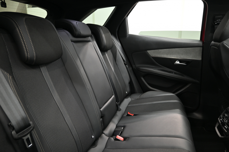 プジョー 3008 GT ﾌﾞﾙｰHDi ﾌﾞﾗｯｸﾊﾟｯｸ 　190台限定特別仕様車 後期ﾓﾃﾞﾙ 1ｵｰﾅｰ ACC LKA ﾊｰﾌ革 ﾊﾟﾉﾗﾏR CarPlay 360ｶﾒﾗ 前後ｺｰﾅｰｾﾝｻｰ 専用19ｲﾝﾁAW&ﾌﾞﾗｯｸﾃﾞｺﾚｰｼｮﾝ　2年保証付