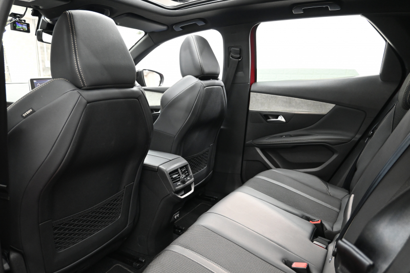 プジョー 3008 GT ﾌﾞﾙｰHDi ﾌﾞﾗｯｸﾊﾟｯｸ 　190台限定特別仕様車 後期ﾓﾃﾞﾙ 1ｵｰﾅｰ ACC LKA ﾊｰﾌ革 ﾊﾟﾉﾗﾏR CarPlay 360ｶﾒﾗ 前後ｺｰﾅｰｾﾝｻｰ 専用19ｲﾝﾁAW&ﾌﾞﾗｯｸﾃﾞｺﾚｰｼｮﾝ　2年保証付