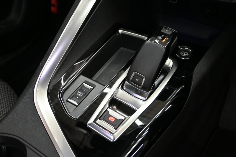 プジョー 3008 GT ﾌﾞﾙｰHDi ﾌﾞﾗｯｸﾊﾟｯｸ 　190台限定特別仕様車 後期ﾓﾃﾞﾙ 1ｵｰﾅｰ ACC LKA ﾊｰﾌ革 ﾊﾟﾉﾗﾏR CarPlay 360ｶﾒﾗ 前後ｺｰﾅｰｾﾝｻｰ 専用19ｲﾝﾁAW&ﾌﾞﾗｯｸﾃﾞｺﾚｰｼｮﾝ　2年保証付