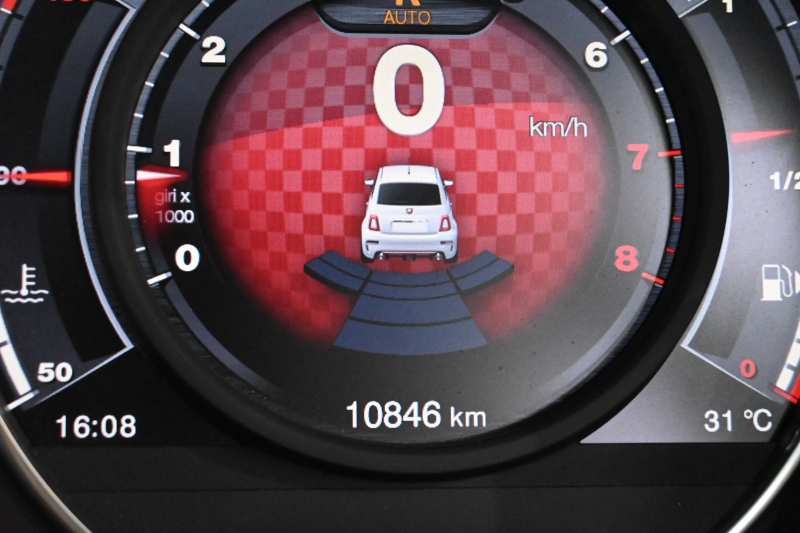 アバルト 695 ｺﾝﾍﾟﾃｨﾂｨｵｰﾈ　正規D車 Sabeltｽﾎﾟｰﾂｼｰﾄ ｶｰﾎﾞﾝﾊﾞｯｸｼｪﾙ 純正ﾀｯﾁｽｸﾘｰﾝ CarPlay Bｶﾒﾗ Beatsｻｳﾝﾄﾞ 17ｲﾝﾁAW ﾌﾞﾚﾝﾎﾞ製ﾚｯﾄﾞｷｬﾘﾊﾟｰ ﾚｺｰﾄﾞﾓﾝﾂｧ　2年保証付