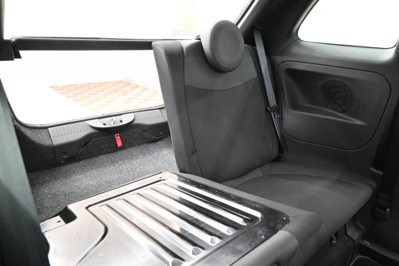 アバルト 695 ｺﾝﾍﾟﾃｨﾂｨｵｰﾈ　正規D車 Sabeltｽﾎﾟｰﾂｼｰﾄ ｶｰﾎﾞﾝﾊﾞｯｸｼｪﾙ 純正ﾀｯﾁｽｸﾘｰﾝ CarPlay Bｶﾒﾗ Beatsｻｳﾝﾄﾞ 17ｲﾝﾁAW ﾌﾞﾚﾝﾎﾞ製ﾚｯﾄﾞｷｬﾘﾊﾟｰ ﾚｺｰﾄﾞﾓﾝﾂｧ　2年保証付
