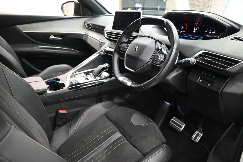 プジョー 3008 GT ﾌﾞﾙｰHDi　後期 ACC LKA ﾊｰﾌﾚｻﾞｰ ｼｰﾄﾋｰﾀｰ 純正ﾀｯﾁｽｸﾘｰﾝ CarPlay Bｶﾒﾗ 前後ﾊﾟｰｷﾝｸﾞｾﾝｻｰ 純正18ｲﾝﾁAW LEDﾗｲﾄ　2年保証付