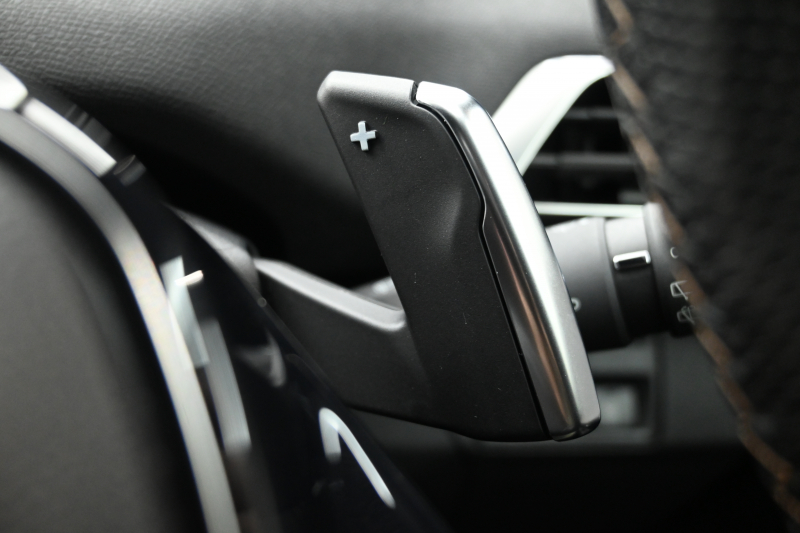 プジョー 3008 GT ﾌﾞﾙｰHDi　後期 ACC LKA ﾊｰﾌﾚｻﾞｰ ｼｰﾄﾋｰﾀｰ 純正ﾀｯﾁｽｸﾘｰﾝ CarPlay Bｶﾒﾗ 前後ﾊﾟｰｷﾝｸﾞｾﾝｻｰ 純正18ｲﾝﾁAW LEDﾗｲﾄ　2年保証付
