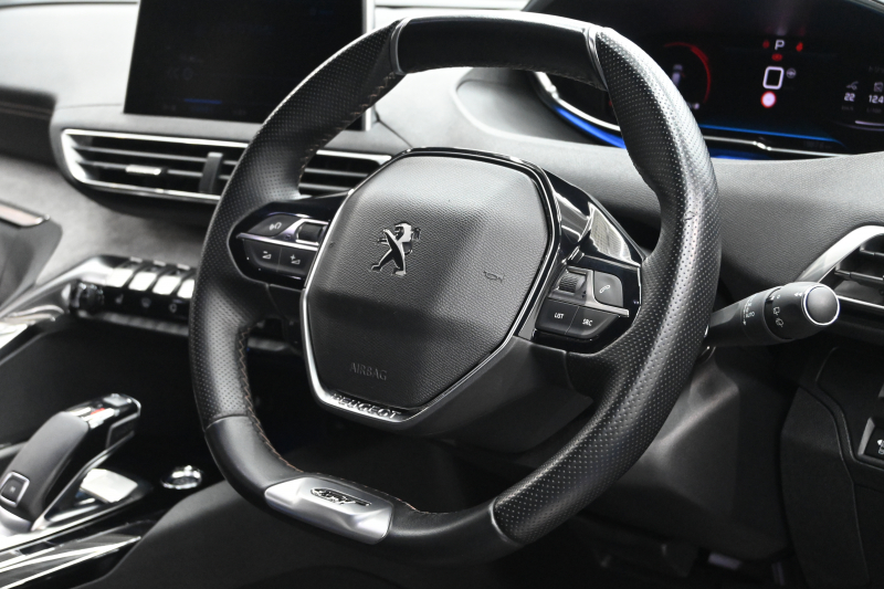 プジョー 3008 GT ﾌﾞﾙｰHDi　後期 ACC LKA ﾊｰﾌﾚｻﾞｰ ｼｰﾄﾋｰﾀｰ 純正ﾀｯﾁｽｸﾘｰﾝ CarPlay Bｶﾒﾗ 前後ﾊﾟｰｷﾝｸﾞｾﾝｻｰ 純正18ｲﾝﾁAW LEDﾗｲﾄ　2年保証付