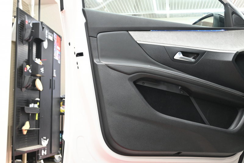 プジョー 3008 GT ﾌﾞﾙｰHDi　後期 ACC LKA ﾊｰﾌﾚｻﾞｰ ｼｰﾄﾋｰﾀｰ 純正ﾀｯﾁｽｸﾘｰﾝ CarPlay Bｶﾒﾗ 前後ﾊﾟｰｷﾝｸﾞｾﾝｻｰ 純正18ｲﾝﾁAW LEDﾗｲﾄ　2年保証付