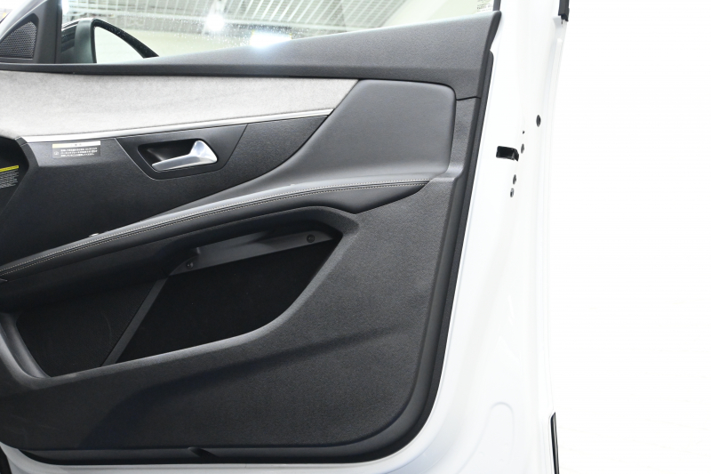 プジョー 3008 GT ﾌﾞﾙｰHDi　後期 ACC LKA ﾊｰﾌﾚｻﾞｰ ｼｰﾄﾋｰﾀｰ 純正ﾀｯﾁｽｸﾘｰﾝ CarPlay Bｶﾒﾗ 前後ﾊﾟｰｷﾝｸﾞｾﾝｻｰ 純正18ｲﾝﾁAW LEDﾗｲﾄ　2年保証付