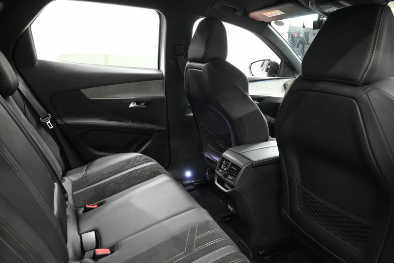 プジョー 3008 GT ﾌﾞﾙｰHDi　後期 ACC LKA ﾊｰﾌﾚｻﾞｰ ｼｰﾄﾋｰﾀｰ 純正ﾀｯﾁｽｸﾘｰﾝ CarPlay Bｶﾒﾗ 前後ﾊﾟｰｷﾝｸﾞｾﾝｻｰ 純正18ｲﾝﾁAW LEDﾗｲﾄ　2年保証付
