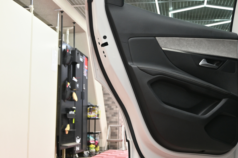 プジョー 3008 GT ﾌﾞﾙｰHDi　後期 ACC LKA ﾊｰﾌﾚｻﾞｰ ｼｰﾄﾋｰﾀｰ 純正ﾀｯﾁｽｸﾘｰﾝ CarPlay Bｶﾒﾗ 前後ﾊﾟｰｷﾝｸﾞｾﾝｻｰ 純正18ｲﾝﾁAW LEDﾗｲﾄ　2年保証付