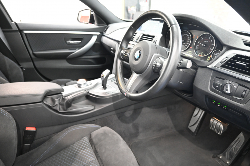 BMW 4シリーズ 420i ｸﾞﾗﾝｸｰﾍﾟ Mｽﾎﾟｰﾂ　後期LCI ACC LCW 専用ｼｰﾄ ｼｰﾄﾋｰﾀｰ 純正iDriveﾅﾋﾞTV ﾌﾙｾｸﾞ Bｶﾒﾗ Bluetooth 純正18ｲﾝﾁAW 自動ﾄﾗﾝｸ LEDﾍｯﾄﾞﾗｲﾄ　2年保証付