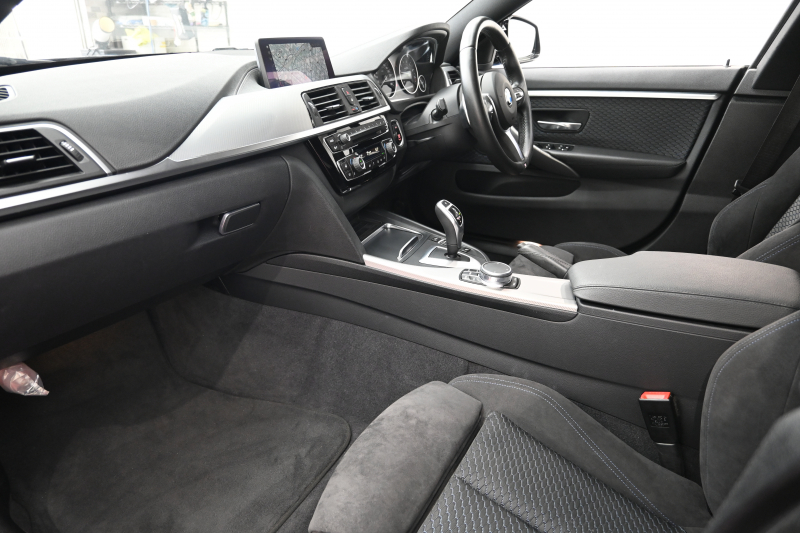 BMW 4シリーズ 420i ｸﾞﾗﾝｸｰﾍﾟ Mｽﾎﾟｰﾂ　後期LCI ACC LCW 専用ｼｰﾄ ｼｰﾄﾋｰﾀｰ 純正iDriveﾅﾋﾞTV ﾌﾙｾｸﾞ Bｶﾒﾗ Bluetooth 純正18ｲﾝﾁAW 自動ﾄﾗﾝｸ LEDﾍｯﾄﾞﾗｲﾄ　2年保証付