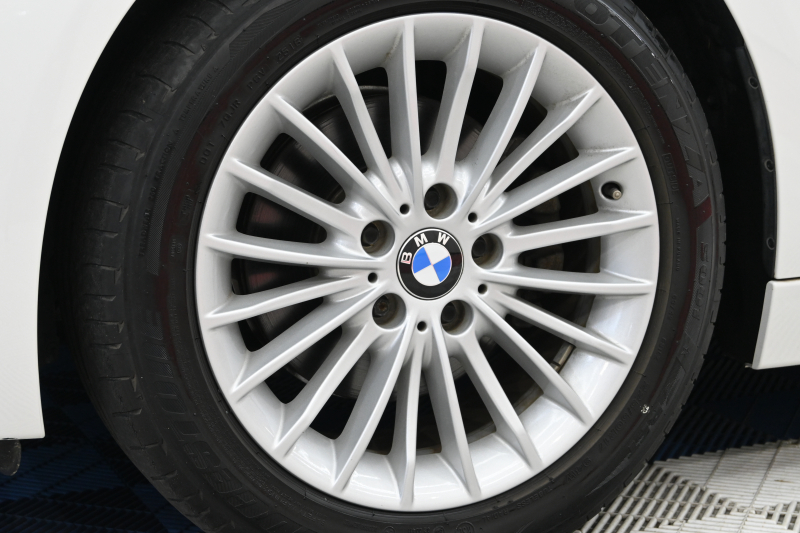 BMW 3シリーズ 320i ﾂｰﾘﾝｸﾞ ﾗｸﾞｼﾞｭｱﾘｰ　正規D車 後期LCIﾓﾃﾞﾙ ACC LCW ｺﾝﾌｫｰﾄA ｺﾆｬｯｸ革 純正iDriveﾅﾋﾞ Bｶﾒﾗ 純正17ｲﾝﾁAW 自動ﾄﾗﾝｸ ｱﾀﾞﾌﾟﾃｨﾌﾞLEDﾗｲﾄ　2年保証付
