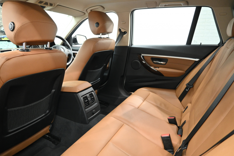 BMW 3シリーズ 320i ﾂｰﾘﾝｸﾞ ﾗｸﾞｼﾞｭｱﾘｰ　正規D車 後期LCIﾓﾃﾞﾙ ACC LCW ｺﾝﾌｫｰﾄA ｺﾆｬｯｸ革 純正iDriveﾅﾋﾞ Bｶﾒﾗ 純正17ｲﾝﾁAW 自動ﾄﾗﾝｸ ｱﾀﾞﾌﾟﾃｨﾌﾞLEDﾗｲﾄ　2年保証付