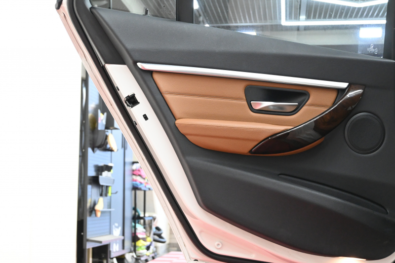 BMW 3シリーズ 320i ﾂｰﾘﾝｸﾞ ﾗｸﾞｼﾞｭｱﾘｰ　正規D車 後期LCIﾓﾃﾞﾙ ACC LCW ｺﾝﾌｫｰﾄA ｺﾆｬｯｸ革 純正iDriveﾅﾋﾞ Bｶﾒﾗ 純正17ｲﾝﾁAW 自動ﾄﾗﾝｸ ｱﾀﾞﾌﾟﾃｨﾌﾞLEDﾗｲﾄ　2年保証付