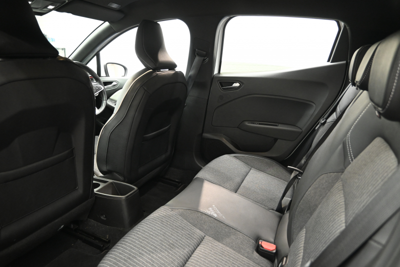 ルノー ルーテシア ｲﾝﾃﾝｽ　ACC Pｽﾀ ECO 専用ｼｰﾄ ｽﾃｱﾘﾝｸﾞﾋｰﾀｰ 純正ﾀｯﾁｽｸﾘｰﾝ CarPlay Bｶﾒﾗ 死角警告 ﾚｰﾝｷｰﾌﾟA LEDﾗｲﾄ 純正17ｲﾝﾁAW　2年保証付