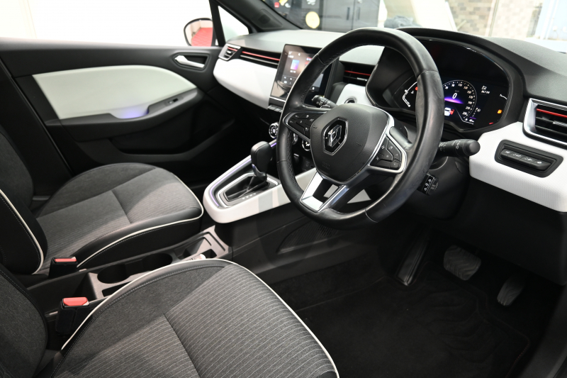 ルノー ルーテシア ｲﾝﾃﾝｽ　ACC Pｽﾀ ECO 専用ｼｰﾄ ｽﾃｱﾘﾝｸﾞﾋｰﾀｰ 純正ﾀｯﾁｽｸﾘｰﾝ CarPlay Bｶﾒﾗ 死角警告 ﾚｰﾝｷｰﾌﾟA LEDﾗｲﾄ 純正17ｲﾝﾁAW　2年保証付