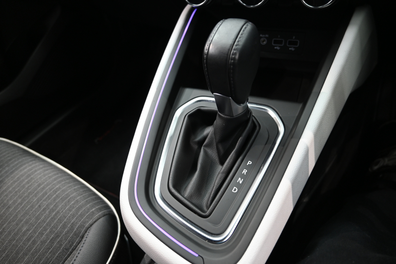 ルノー ルーテシア ｲﾝﾃﾝｽ　ACC Pｽﾀ ECO 専用ｼｰﾄ ｽﾃｱﾘﾝｸﾞﾋｰﾀｰ 純正ﾀｯﾁｽｸﾘｰﾝ CarPlay Bｶﾒﾗ 死角警告 ﾚｰﾝｷｰﾌﾟA LEDﾗｲﾄ 純正17ｲﾝﾁAW　2年保証付