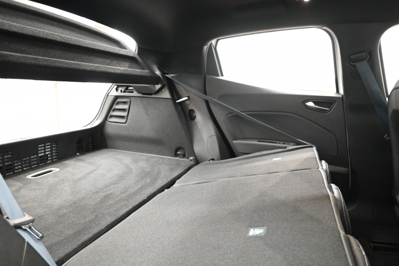 ルノー ルーテシア ｲﾝﾃﾝｽ　ACC Pｽﾀ ECO 専用ｼｰﾄ ｽﾃｱﾘﾝｸﾞﾋｰﾀｰ 純正ﾀｯﾁｽｸﾘｰﾝ CarPlay Bｶﾒﾗ 死角警告 ﾚｰﾝｷｰﾌﾟA LEDﾗｲﾄ 純正17ｲﾝﾁAW　2年保証付