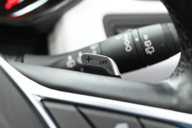 ルノー ルーテシア ｲﾝﾃﾝｽ　ACC Pｽﾀ ECO 専用ｼｰﾄ ｽﾃｱﾘﾝｸﾞﾋｰﾀｰ 純正ﾀｯﾁｽｸﾘｰﾝ CarPlay Bｶﾒﾗ 死角警告 ﾚｰﾝｷｰﾌﾟA LEDﾗｲﾄ 純正17ｲﾝﾁAW　2年保証付