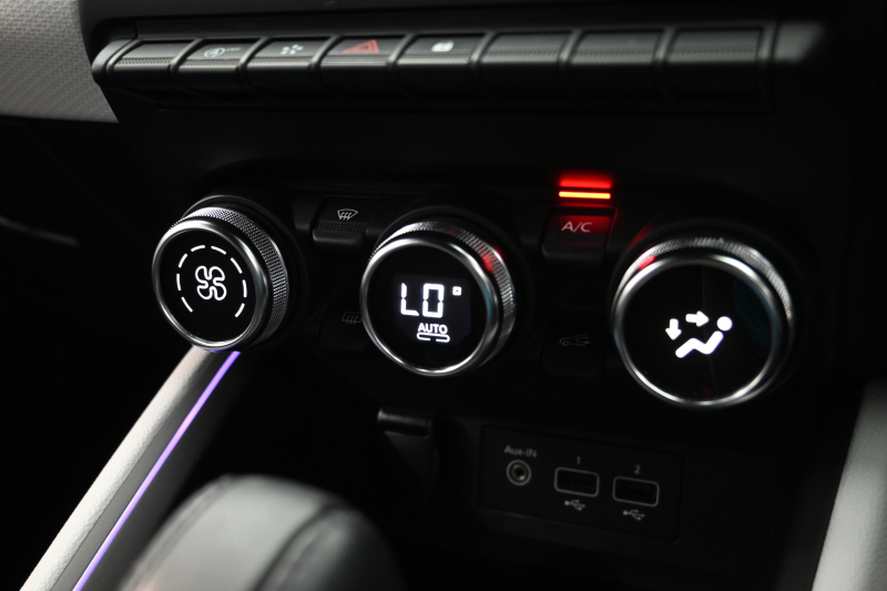 ルノー ルーテシア ｲﾝﾃﾝｽ　ACC Pｽﾀ ECO 専用ｼｰﾄ ｽﾃｱﾘﾝｸﾞﾋｰﾀｰ 純正ﾀｯﾁｽｸﾘｰﾝ CarPlay Bｶﾒﾗ 死角警告 ﾚｰﾝｷｰﾌﾟA LEDﾗｲﾄ 純正17ｲﾝﾁAW　2年保証付