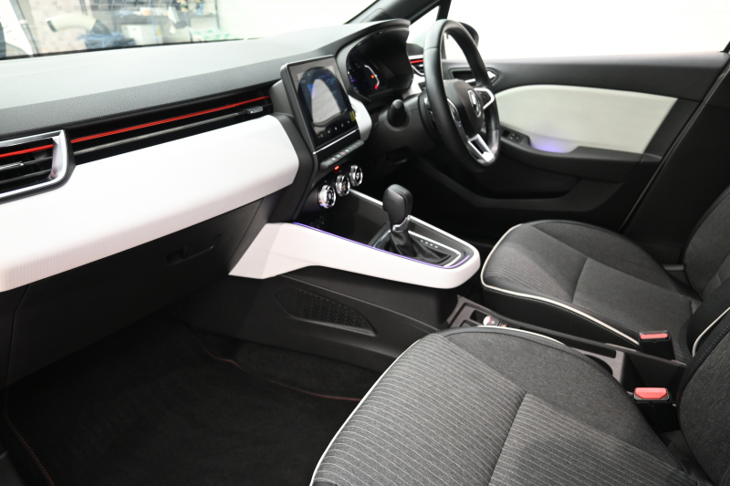 ルノー ルーテシア ｲﾝﾃﾝｽ　ACC Pｽﾀ ECO 専用ｼｰﾄ ｽﾃｱﾘﾝｸﾞﾋｰﾀｰ 純正ﾀｯﾁｽｸﾘｰﾝ CarPlay Bｶﾒﾗ 死角警告 ﾚｰﾝｷｰﾌﾟA LEDﾗｲﾄ 純正17ｲﾝﾁAW　2年保証付