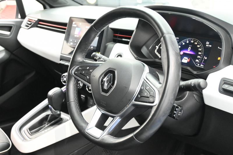 ルノー ルーテシア ｲﾝﾃﾝｽ　ACC Pｽﾀ ECO 専用ｼｰﾄ ｽﾃｱﾘﾝｸﾞﾋｰﾀｰ 純正ﾀｯﾁｽｸﾘｰﾝ CarPlay Bｶﾒﾗ 死角警告 ﾚｰﾝｷｰﾌﾟA LEDﾗｲﾄ 純正17ｲﾝﾁAW　2年保証付