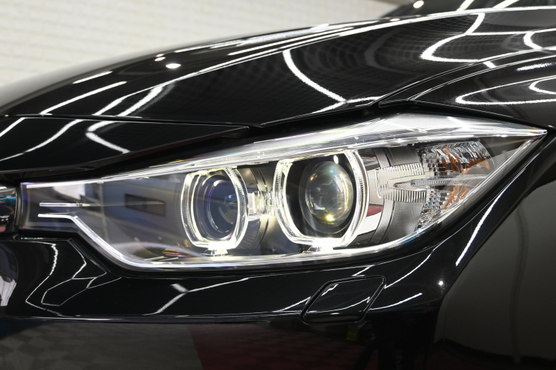 BMW 3シリーズ 320i ﾗｸﾞｼﾞｭｱﾘｰ　正規D車 ACC 白革 ｳｯﾄﾞ調ｲﾝﾃﾘｱ Sportﾓｰﾄﾞ ECOﾓｰﾄﾞ HIDﾍｯﾄﾞﾗｲﾄ 純正18ｲﾝﾁAW　2年保証付