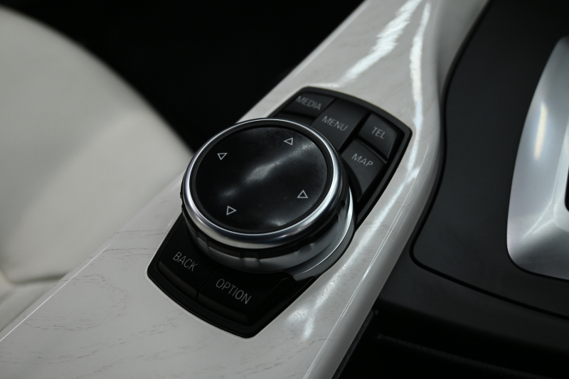 BMW 3シリーズ 320i ﾗｸﾞｼﾞｭｱﾘｰ　正規D車 ACC 白革 ｳｯﾄﾞ調ｲﾝﾃﾘｱ Sportﾓｰﾄﾞ ECOﾓｰﾄﾞ HIDﾍｯﾄﾞﾗｲﾄ 純正18ｲﾝﾁAW　2年保証付