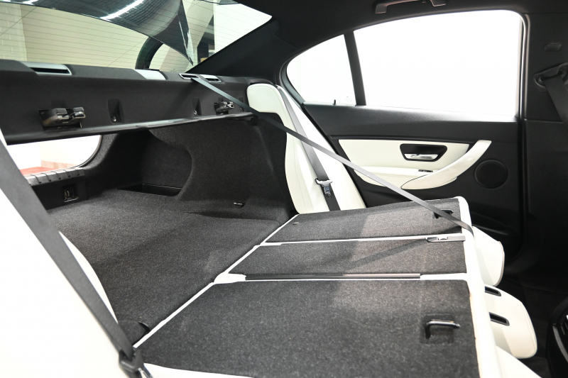 BMW 3シリーズ 320i ﾗｸﾞｼﾞｭｱﾘｰ　正規D車 ACC 白革 ｳｯﾄﾞ調ｲﾝﾃﾘｱ Sportﾓｰﾄﾞ ECOﾓｰﾄﾞ HIDﾍｯﾄﾞﾗｲﾄ 純正18ｲﾝﾁAW　2年保証付