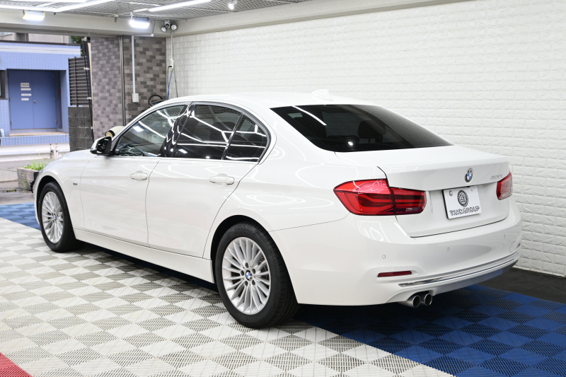 BMW 3シリーズ 320i ﾗｸﾞｼﾞｭｱﾘｰ　後期ﾓﾃﾞﾙ 正規D車 黒革 ﾋｰﾀｰ 純正ﾅﾋﾞ Bｶﾒﾗ Blouetoothｵｰﾃﾞｨｵ ACC LEDﾍｯﾄﾞﾗｲﾄ Sportﾓｰﾄﾞ 純正17ｲﾝﾁAW　2年保証付