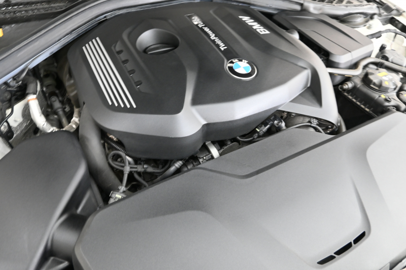 BMW 3シリーズ 320i ﾗｸﾞｼﾞｭｱﾘｰ　後期ﾓﾃﾞﾙ 正規D車 黒革 ﾋｰﾀｰ 純正ﾅﾋﾞ Bｶﾒﾗ Blouetoothｵｰﾃﾞｨｵ ACC LEDﾍｯﾄﾞﾗｲﾄ Sportﾓｰﾄﾞ 純正17ｲﾝﾁAW　2年保証付