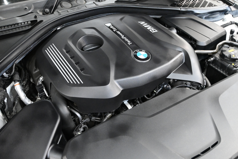 BMW 3シリーズ 320i ﾗｸﾞｼﾞｭｱﾘｰ　後期ﾓﾃﾞﾙ 正規D車 茶革 ﾋｰﾀｰ 純正ﾅﾋﾞ Bｶﾒﾗ Blouetoothｵｰﾃﾞｨｵ ACC LEDﾍｯﾄﾞﾗｲﾄ Sportﾓｰﾄﾞ 純正17ｲﾝﾁAW　2年保証付