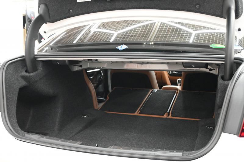 BMW 3シリーズ 320i ﾗｸﾞｼﾞｭｱﾘｰ　後期ﾓﾃﾞﾙ 正規D車 茶革 ﾋｰﾀｰ 純正ﾅﾋﾞ Bｶﾒﾗ Blouetoothｵｰﾃﾞｨｵ ACC LEDﾍｯﾄﾞﾗｲﾄ Sportﾓｰﾄﾞ 純正17ｲﾝﾁAW　2年保証付