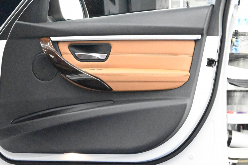 BMW 3シリーズ 320i ﾗｸﾞｼﾞｭｱﾘｰ　後期ﾓﾃﾞﾙ 正規D車 茶革 ﾋｰﾀｰ 純正ﾅﾋﾞ Bｶﾒﾗ Blouetoothｵｰﾃﾞｨｵ ACC LEDﾍｯﾄﾞﾗｲﾄ Sportﾓｰﾄﾞ 純正17ｲﾝﾁAW　2年保証付