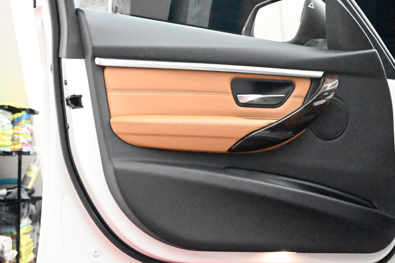BMW 3シリーズ 320i ﾗｸﾞｼﾞｭｱﾘｰ　後期ﾓﾃﾞﾙ 正規D車 茶革 ﾋｰﾀｰ 純正ﾅﾋﾞ Bｶﾒﾗ Blouetoothｵｰﾃﾞｨｵ ACC LEDﾍｯﾄﾞﾗｲﾄ Sportﾓｰﾄﾞ 純正17ｲﾝﾁAW　2年保証付