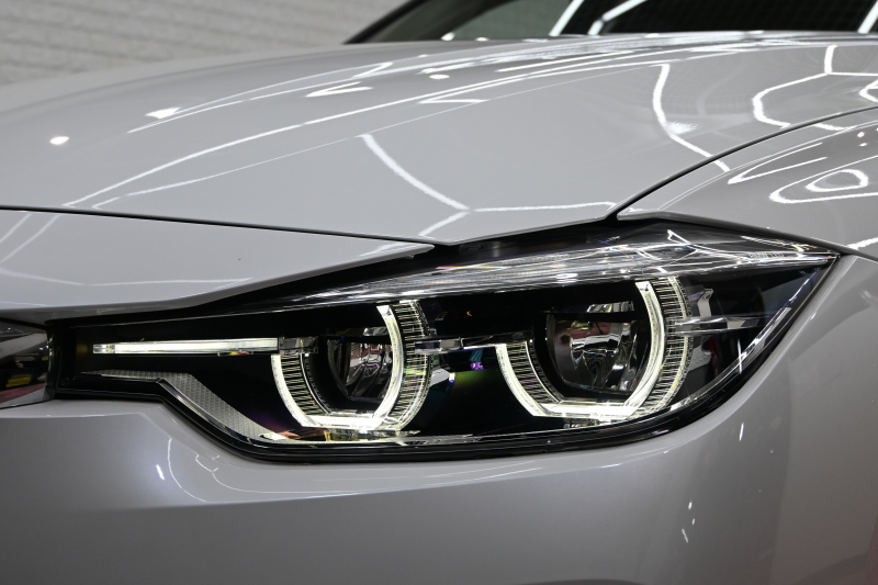 BMW 3シリーズ 320i ﾗｸﾞｼﾞｭｱﾘｰ　後期ﾓﾃﾞﾙ 正規D車 茶革 ﾋｰﾀｰ 純正ﾅﾋﾞ Bｶﾒﾗ Blouetoothｵｰﾃﾞｨｵ ACC LEDﾍｯﾄﾞﾗｲﾄ Sportﾓｰﾄﾞ 純正17ｲﾝﾁAW　2年保証付