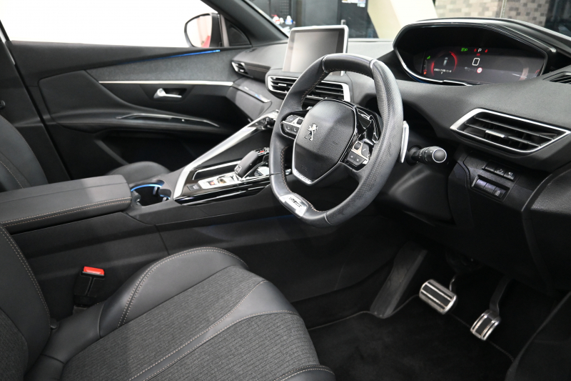 プジョー 3008 GT ﾌﾞﾙｰHDi　1ｵｰﾅｰ 正規D車 ACC 黒革 ﾊﾟﾉﾗﾏSR 純正ﾅﾋﾞ TV CarPlay Bｶﾒﾗ Blouetoothｵｰﾃﾞｨｵ LEDﾍｯﾄﾞﾗｲﾄ ｽｶｯﾌﾌﾟﾚｰﾄ 純正18ｲﾝﾁAW　2年保証付