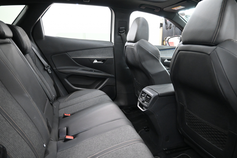 プジョー 3008 GT ﾌﾞﾙｰHDi　1ｵｰﾅｰ 正規D車 ACC 黒革 ﾊﾟﾉﾗﾏSR 純正ﾅﾋﾞ TV CarPlay Bｶﾒﾗ Blouetoothｵｰﾃﾞｨｵ LEDﾍｯﾄﾞﾗｲﾄ ｽｶｯﾌﾌﾟﾚｰﾄ 純正18ｲﾝﾁAW　2年保証付
