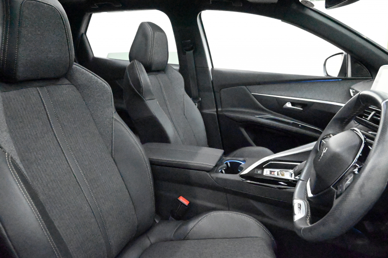 プジョー 3008 GT ﾌﾞﾙｰHDi　1ｵｰﾅｰ 正規D車 ACC 黒革 ﾊﾟﾉﾗﾏSR 純正ﾅﾋﾞ TV CarPlay Bｶﾒﾗ Blouetoothｵｰﾃﾞｨｵ LEDﾍｯﾄﾞﾗｲﾄ ｽｶｯﾌﾌﾟﾚｰﾄ 純正18ｲﾝﾁAW　2年保証付