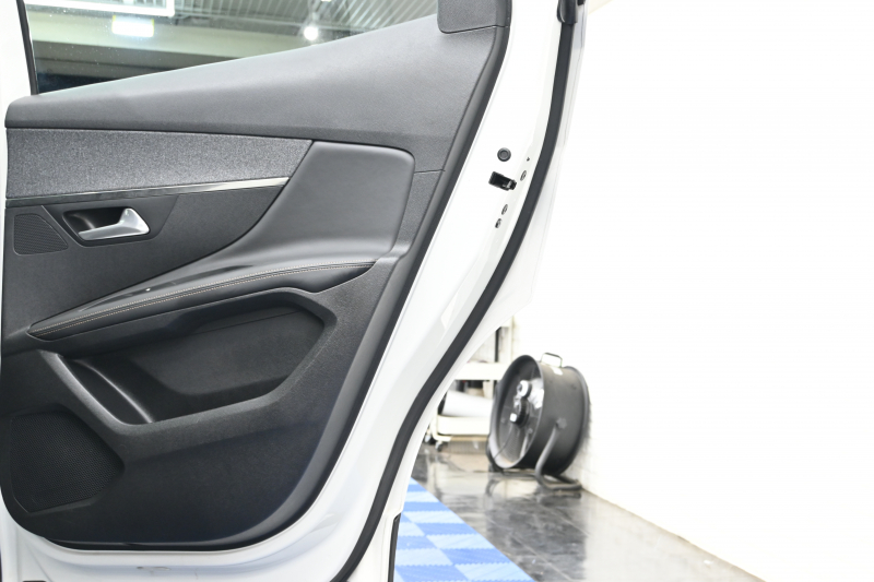 プジョー 3008 GT ﾌﾞﾙｰHDi　1ｵｰﾅｰ 正規D車 ACC 黒革 ﾊﾟﾉﾗﾏSR 純正ﾅﾋﾞ TV CarPlay Bｶﾒﾗ Blouetoothｵｰﾃﾞｨｵ LEDﾍｯﾄﾞﾗｲﾄ ｽｶｯﾌﾌﾟﾚｰﾄ 純正18ｲﾝﾁAW　2年保証付