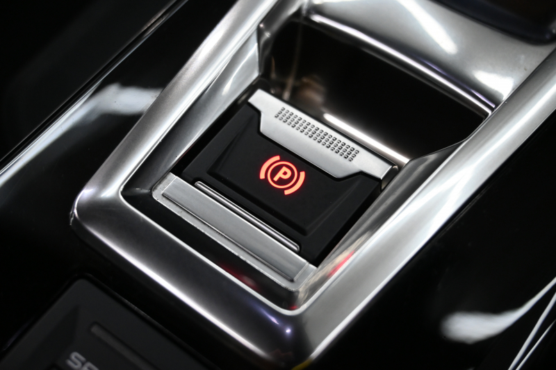 プジョー 3008 GT ﾌﾞﾙｰHDi　1ｵｰﾅｰ 正規D車 ACC 黒革 ﾊﾟﾉﾗﾏSR 純正ﾅﾋﾞ TV CarPlay Bｶﾒﾗ Blouetoothｵｰﾃﾞｨｵ LEDﾍｯﾄﾞﾗｲﾄ ｽｶｯﾌﾌﾟﾚｰﾄ 純正18ｲﾝﾁAW　2年保証付