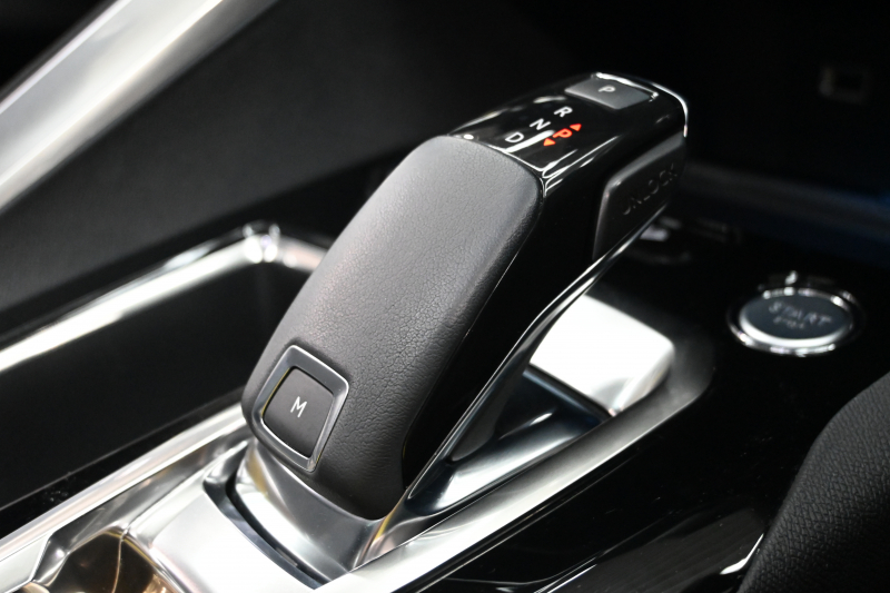 プジョー 3008 GT ﾌﾞﾙｰHDi　1ｵｰﾅｰ 正規D車 ACC 黒革 ﾊﾟﾉﾗﾏSR 純正ﾅﾋﾞ TV CarPlay Bｶﾒﾗ Blouetoothｵｰﾃﾞｨｵ LEDﾍｯﾄﾞﾗｲﾄ ｽｶｯﾌﾌﾟﾚｰﾄ 純正18ｲﾝﾁAW　2年保証付