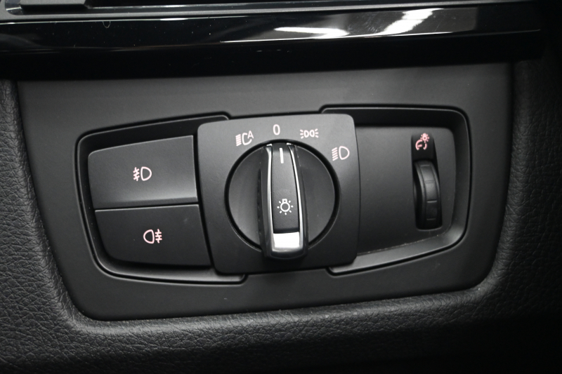BMW 3シリーズ 320i Mｽﾎﾟｰﾂ　正規D車 ACC 黒革 ﾋｰﾀｰ 純正ﾅﾋﾞ TV Bｶﾒﾗ PTS LEDﾍｯﾄﾞﾗｲﾄ ｳｯﾄﾞ調ｲﾝﾃﾘｱ Sportﾓｰﾄﾞ ECOﾓｰﾄﾞ Mﾏﾙﾁﾌｧﾝｸｼｮﾝｽﾃｱﾘﾝｸﾞ Mｽｶｯﾌﾌﾟﾚｰﾄ 純正M18ｲﾝﾁAW　2年保証付