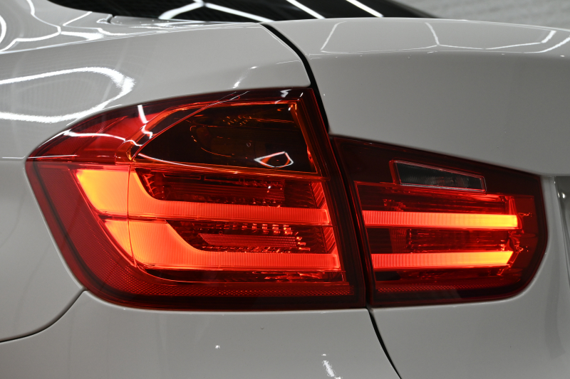 BMW 3シリーズ 320i Mｽﾎﾟｰﾂ　正規D車 ACC 黒革 ﾋｰﾀｰ 純正ﾅﾋﾞ TV Bｶﾒﾗ PTS LEDﾍｯﾄﾞﾗｲﾄ ｳｯﾄﾞ調ｲﾝﾃﾘｱ Sportﾓｰﾄﾞ ECOﾓｰﾄﾞ Mﾏﾙﾁﾌｧﾝｸｼｮﾝｽﾃｱﾘﾝｸﾞ Mｽｶｯﾌﾌﾟﾚｰﾄ 純正M18ｲﾝﾁAW　2年保証付