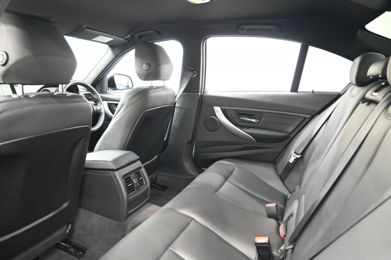 BMW 3シリーズ 320i Mｽﾎﾟｰﾂ　正規D車 ACC 黒革 ﾋｰﾀｰ 純正ﾅﾋﾞ TV Bｶﾒﾗ PTS LEDﾍｯﾄﾞﾗｲﾄ ｳｯﾄﾞ調ｲﾝﾃﾘｱ Sportﾓｰﾄﾞ ECOﾓｰﾄﾞ Mﾏﾙﾁﾌｧﾝｸｼｮﾝｽﾃｱﾘﾝｸﾞ Mｽｶｯﾌﾌﾟﾚｰﾄ 純正M18ｲﾝﾁAW　2年保証付