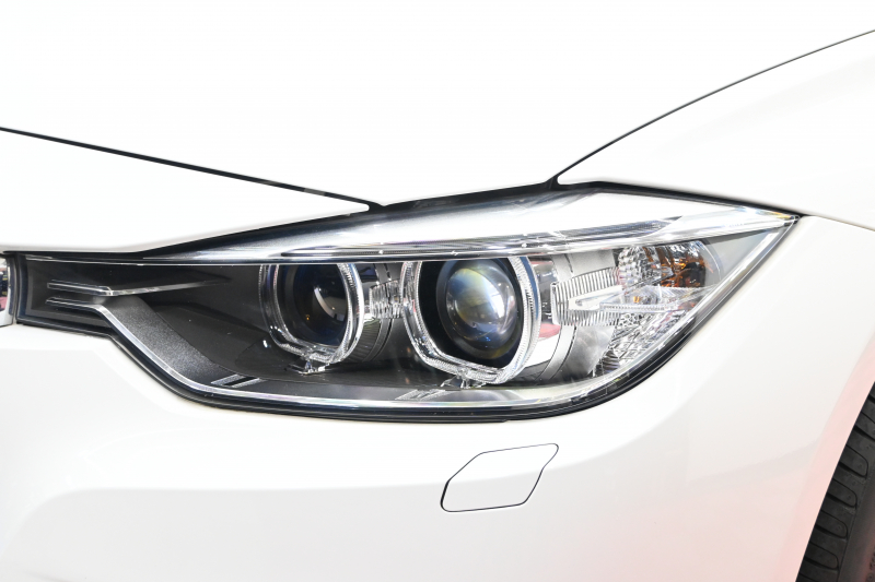 BMW 3シリーズ 320i Mｽﾎﾟｰﾂ　正規D車 ACC 黒革 ﾋｰﾀｰ 純正ﾅﾋﾞ TV Bｶﾒﾗ PTS LEDﾍｯﾄﾞﾗｲﾄ ｳｯﾄﾞ調ｲﾝﾃﾘｱ Sportﾓｰﾄﾞ ECOﾓｰﾄﾞ Mﾏﾙﾁﾌｧﾝｸｼｮﾝｽﾃｱﾘﾝｸﾞ Mｽｶｯﾌﾌﾟﾚｰﾄ 純正M18ｲﾝﾁAW　2年保証付